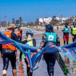 Monitor helping a student to kitesurf essaouira